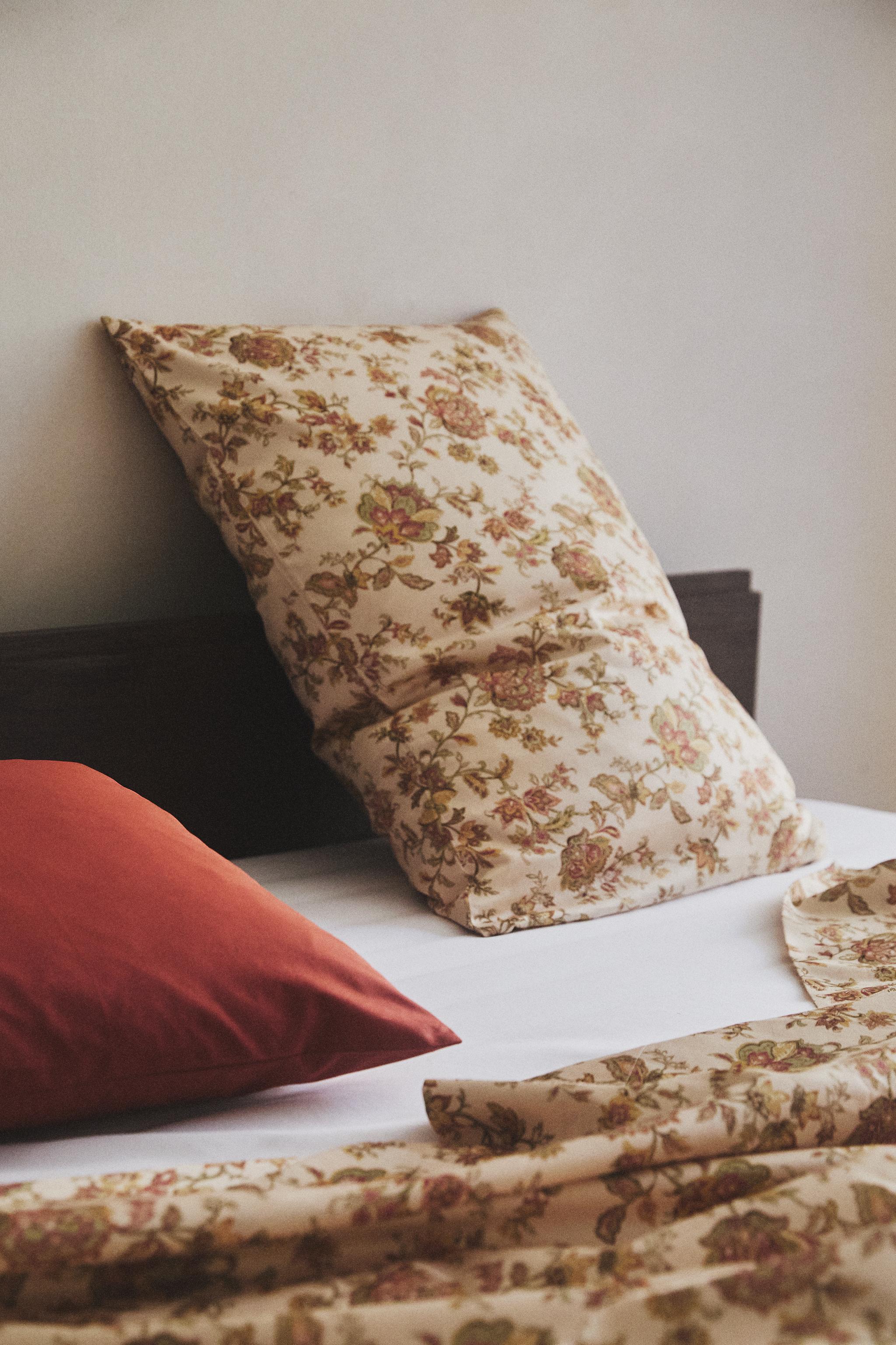 FLORAL SATEEN PILLOWCASE